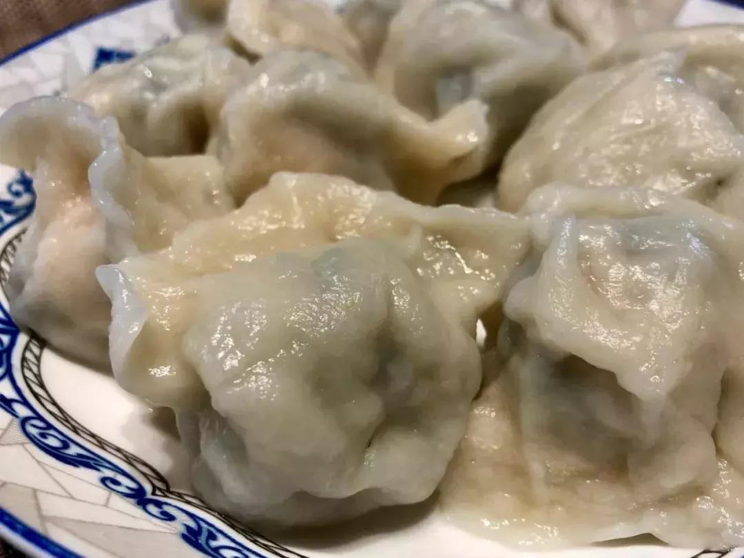 宝宝三文鱼西兰花饺子,三文鱼虾仁儿童家常做法