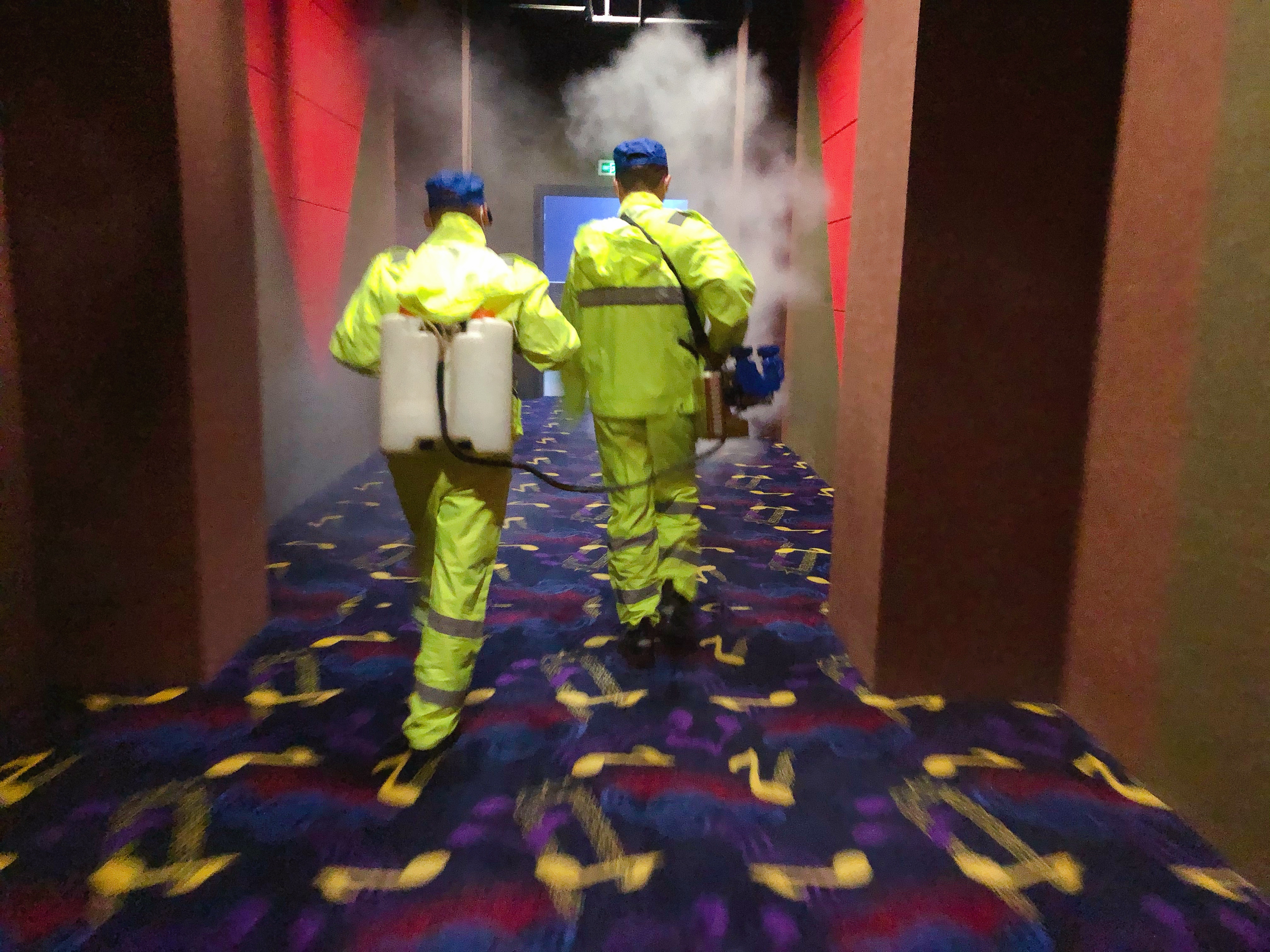 “硬核”防护|溧阳蓝天救援队助力嘉丰影院开启全面消杀工作