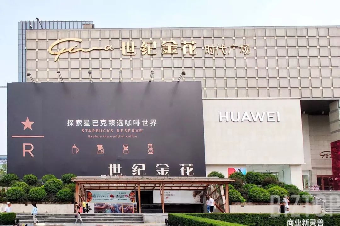 西安赛格品牌大升级!瑞幸和COACH做邻居,西安商业8月迷幻现实