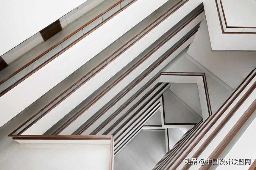 医院员工宿舍大楼图片,医用病床护士板外壳材料