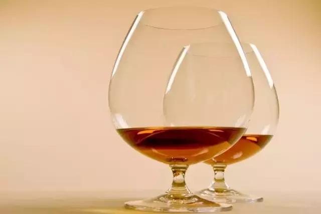 雅文邑法国顶级白兰地之一,法国雅文邑白兰地xo