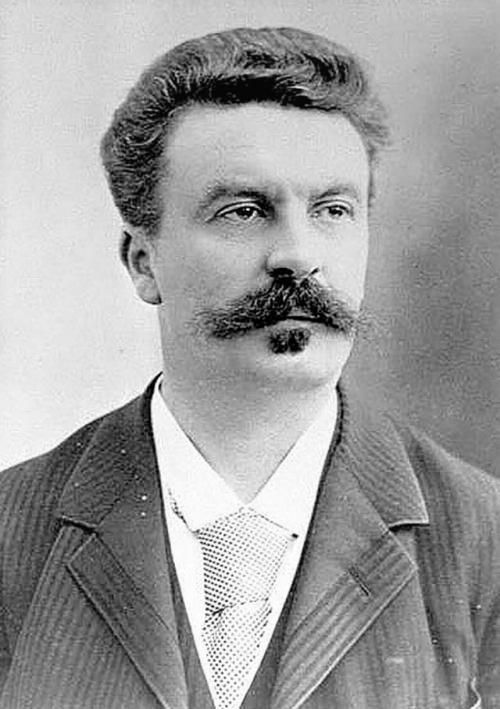 莫泊桑生平简介,莫泊桑的一生深度解析