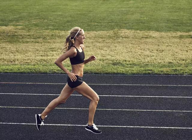 跑步送髋的正确方法与技巧图片,跑步送髋最简单的方法