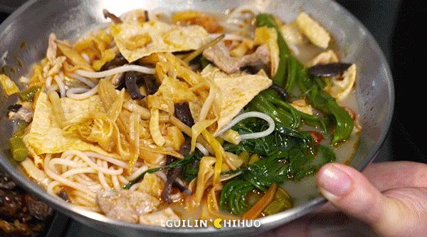 螺蛳粉好吃的秘密就是这碗高汤,煮螺蛳粉的汤第一遍为什么要倒掉