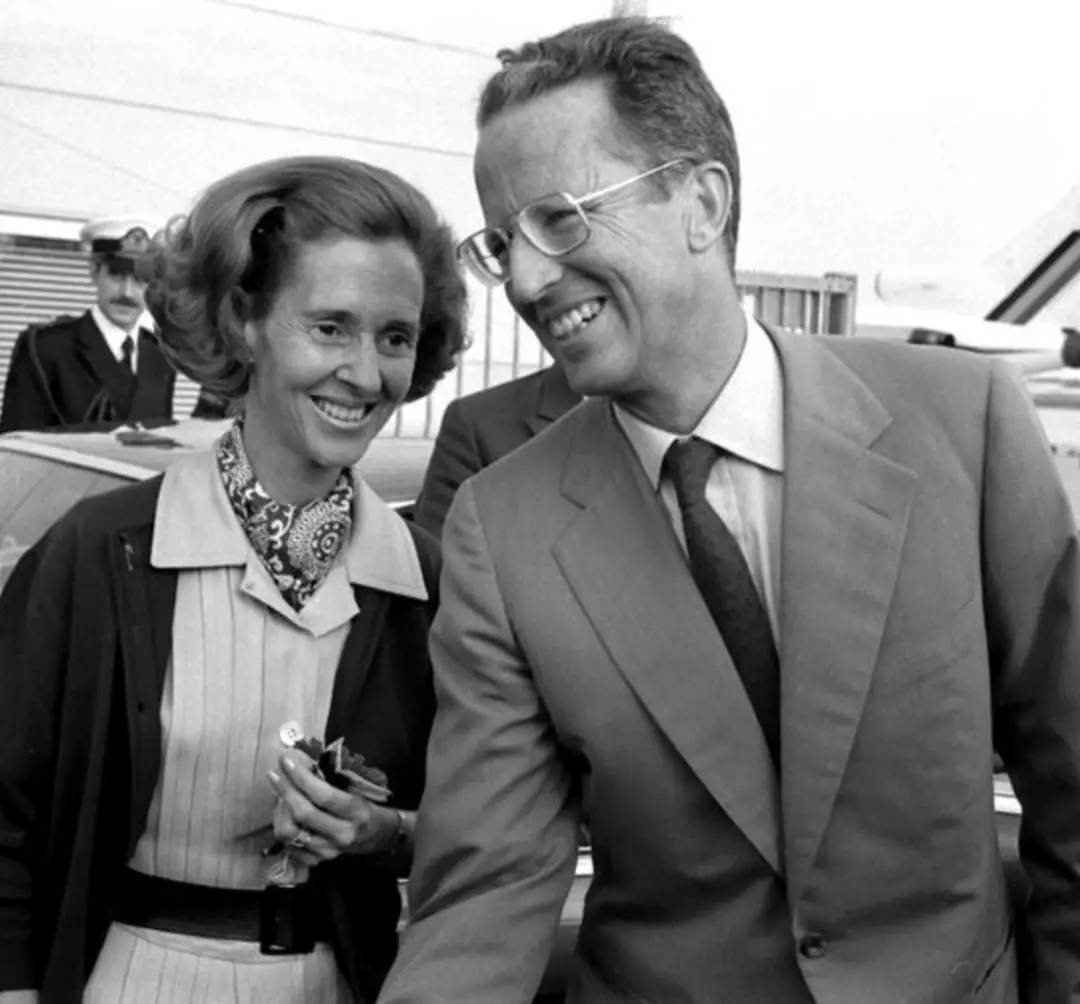 帅炸天，独宠不育王后33年，比利时“鲜肉”国王太苏了吧