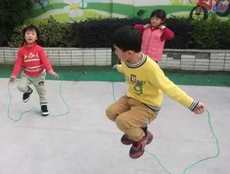 第一次月经后,宝*逼妈**13岁女儿跳绳“长高”,结果惊喜变惊吓