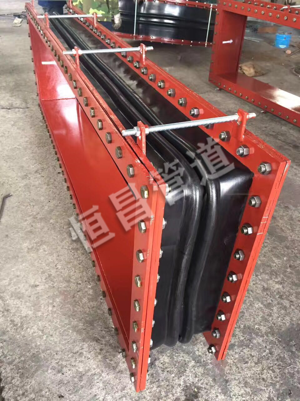 振动筛的软连接经常断是怎么回事,振动筛电机与振动器的软连接