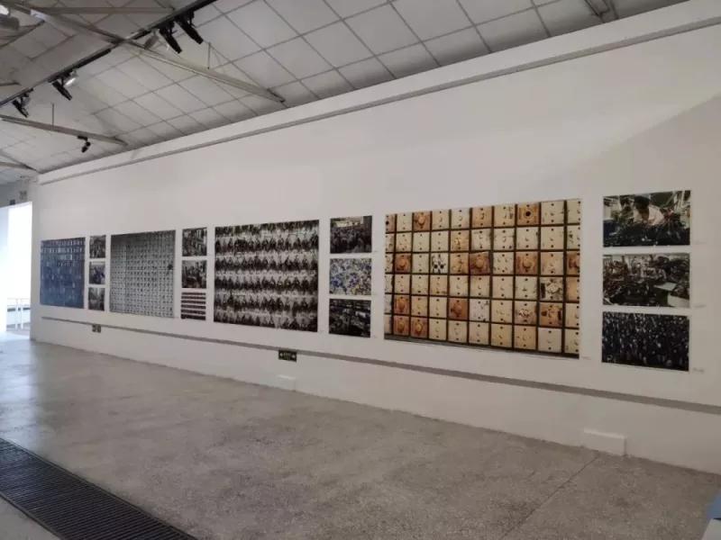 他用20年，拍下了流水线上的一代“打工人”