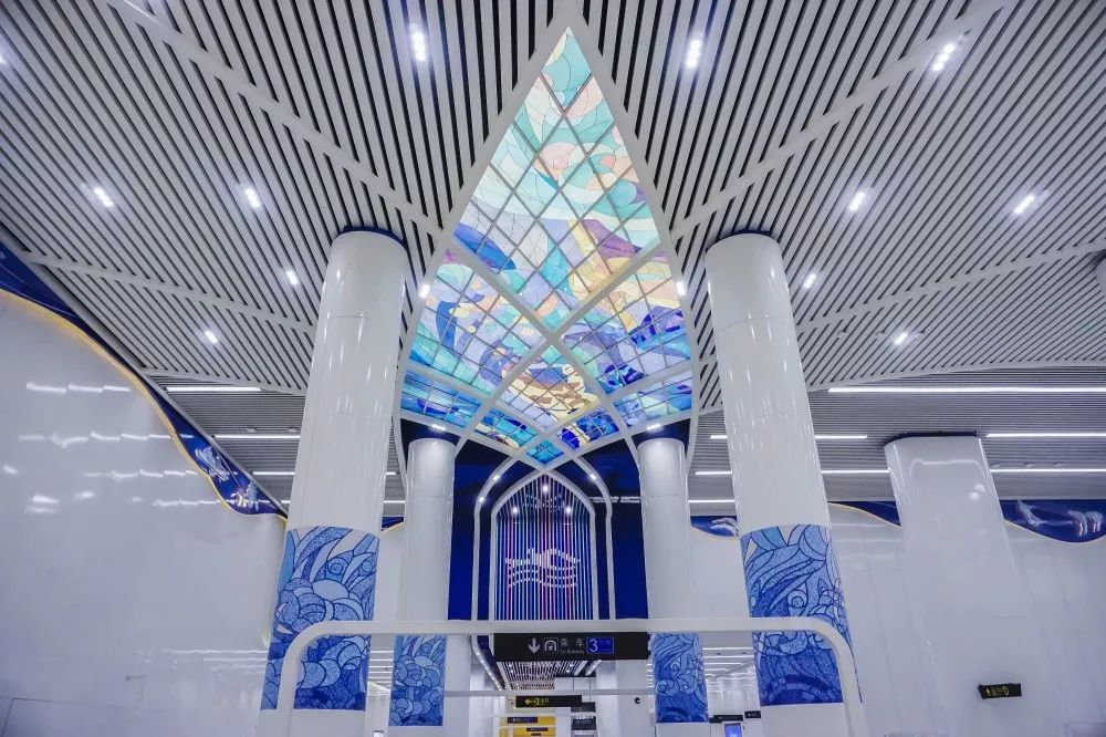 奥体中心三号线,奥特之光