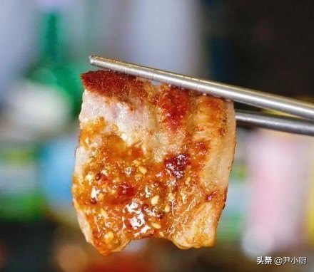 只需一口平底锅轻松搞定烧烤,在家用平底锅烧烤干净卫生又过瘾