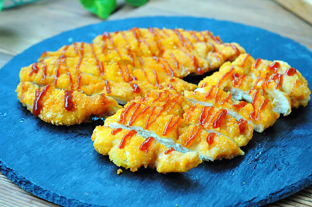 香酥炸鸡排酥脆又美味极为好吃,香酥炸鸡排的配方视频