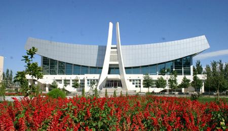 伊犁师范大学的学院,伊犁师范大学揭牌