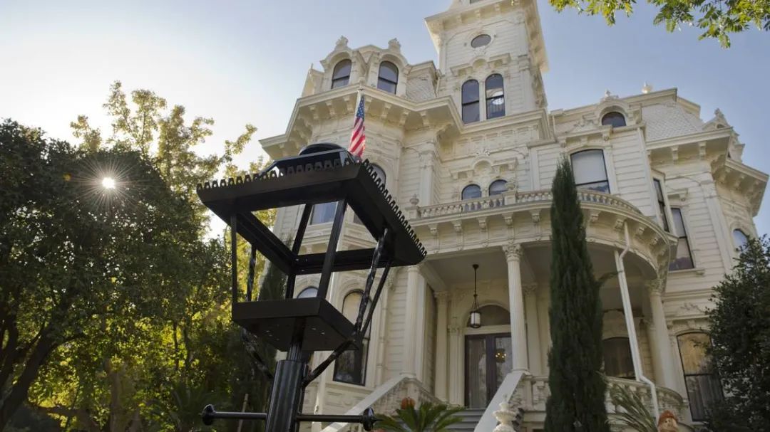 十八万人逃离加州!法网严密让企业落跑,度假胜地沦为现实哥谭