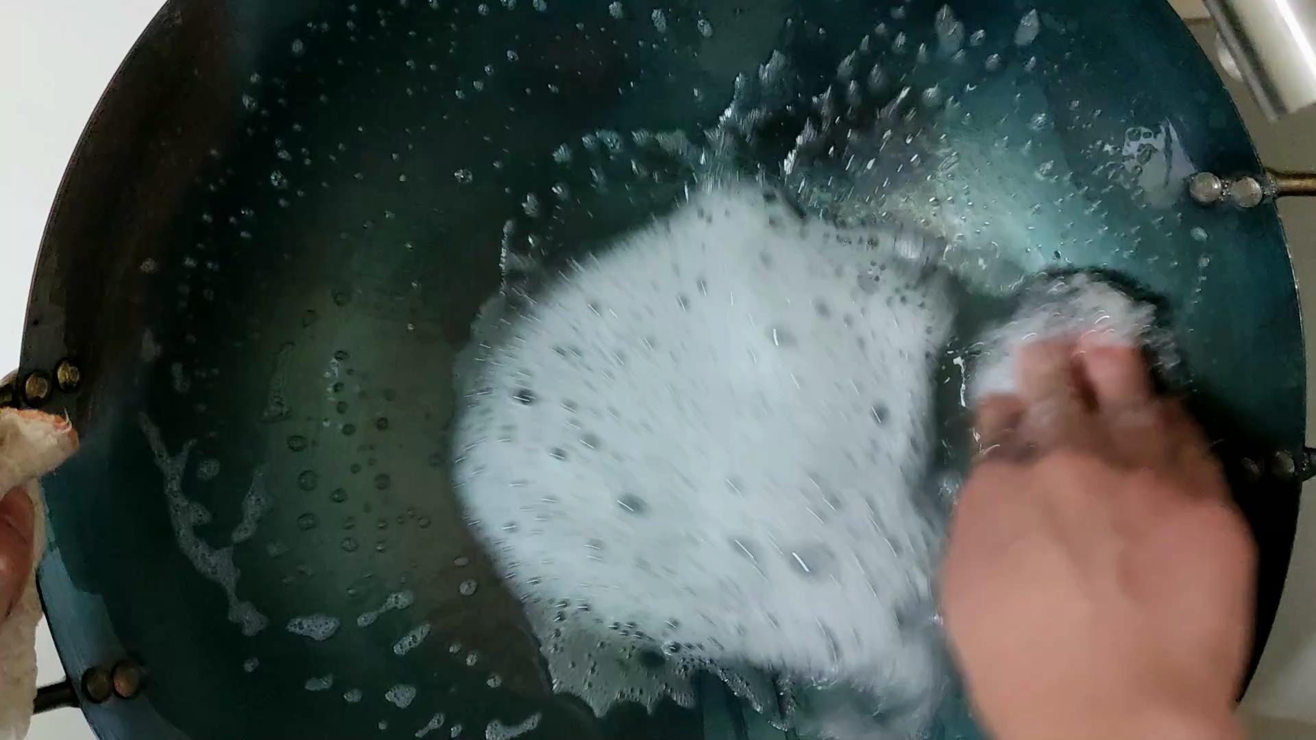 有不粘涂层的铁锅要不要开锅,旧铁锅开锅正确方法不粘锅