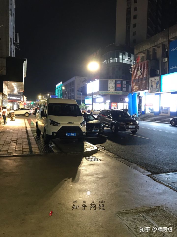视力散光是怎么引起的,眩光及夜间视力障碍
