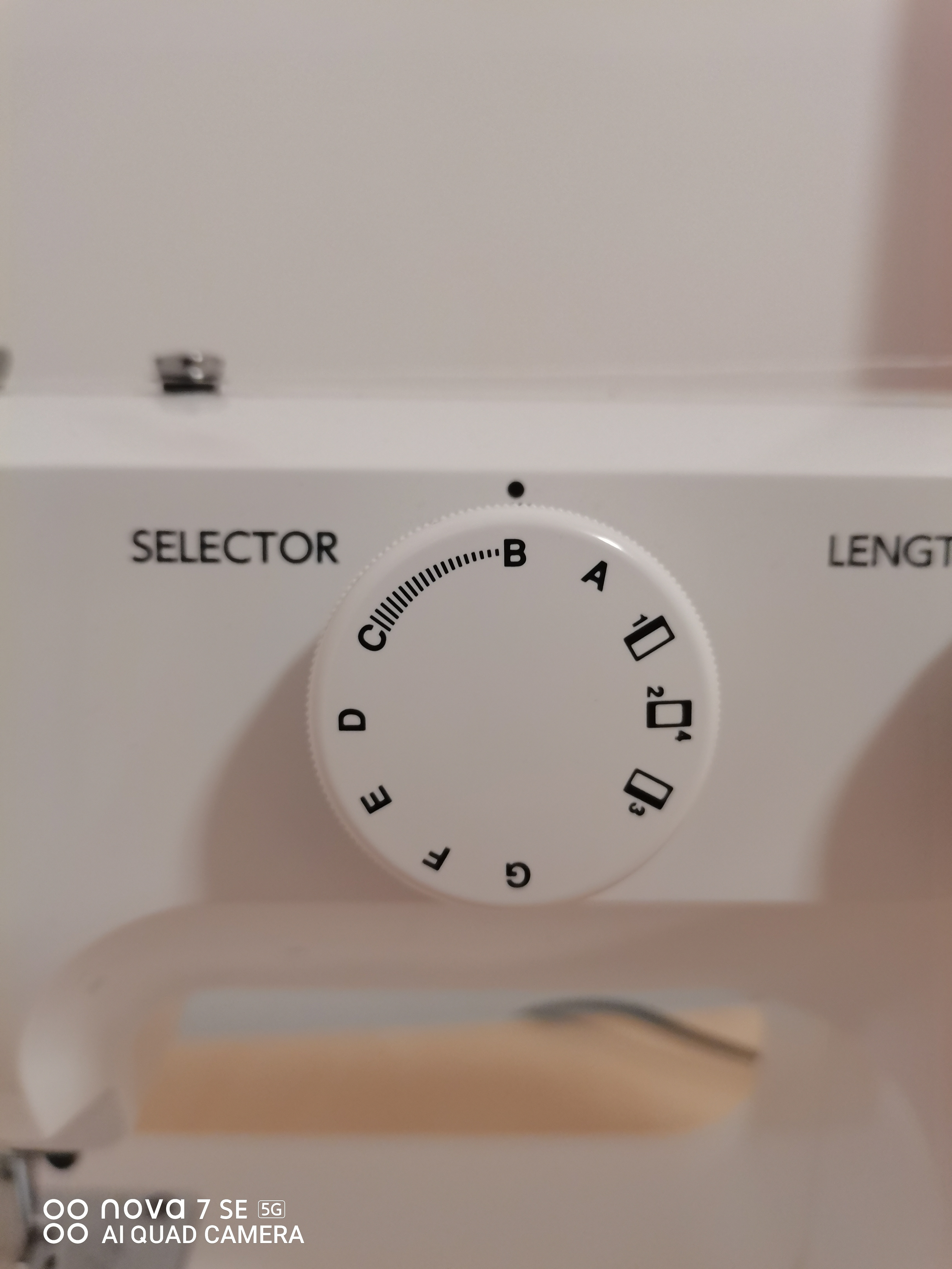 用单边压脚上隐形拉链的技巧,上普通拉链压脚的教程