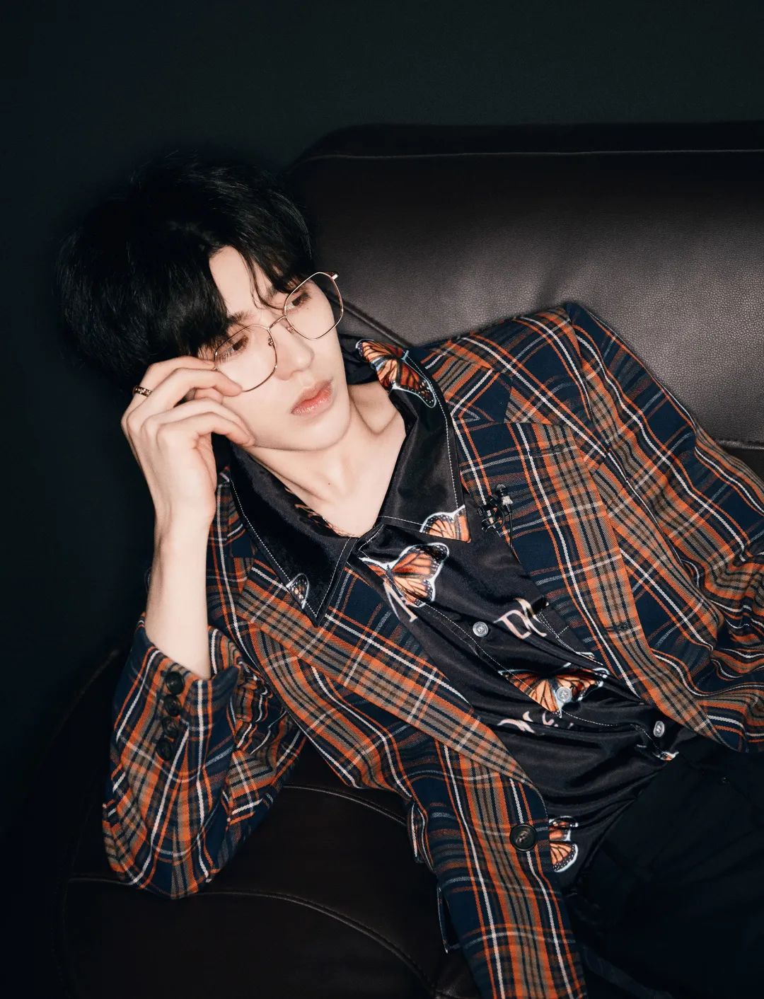 衣品超级好的男明星,王嘉尔穿的蔡徐坤同款衣服