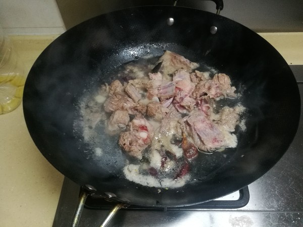 炖排骨汤注意这两步,炖排骨注意啥