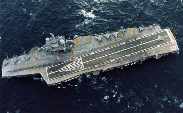 巴西米纳斯吉拉斯号航母,巴西航母多少吨