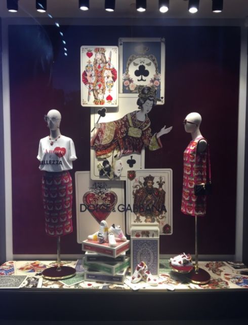 2018国际大牌春季橱窗丨店铺春色关不住，客似云来