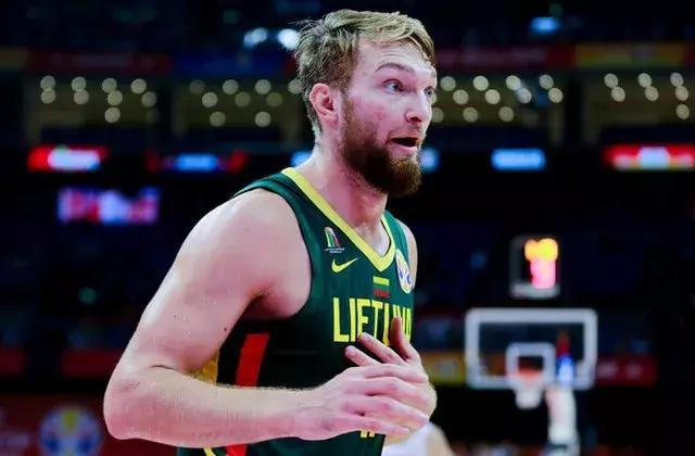 有完没完？立陶宛黯然出局后，足球名记再发文暗讽姚明指点周琦