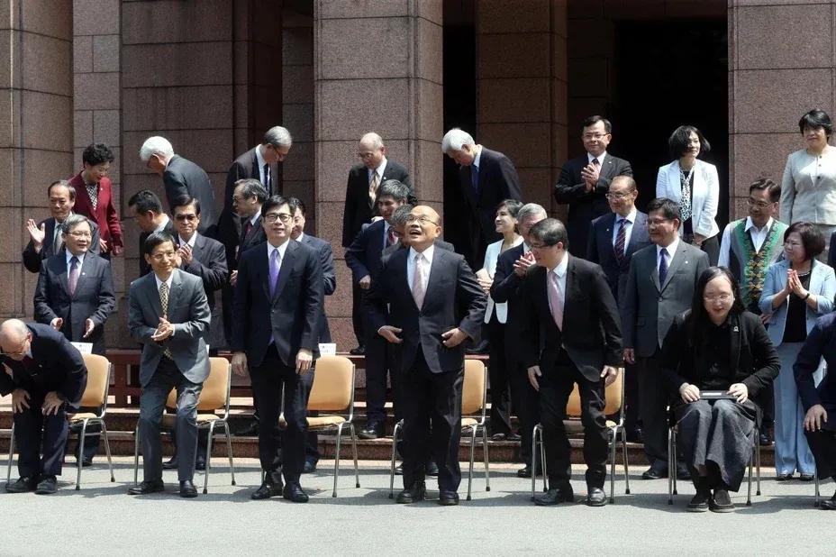 换汤不换药对应的话,换汤不换药指什么