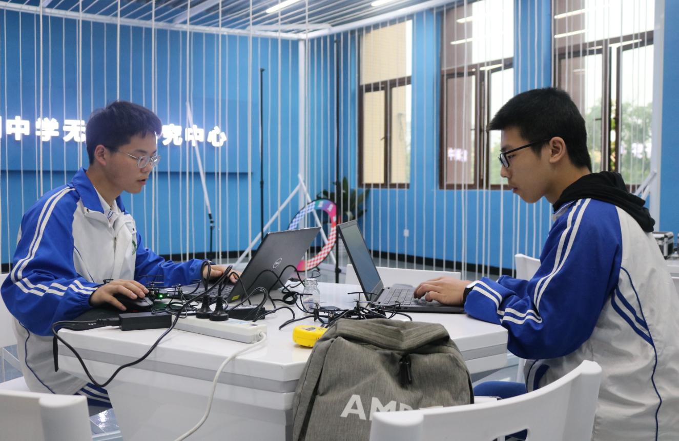 棠湖中学是重点还是国重,棠湖中学一校两区都是国重吗