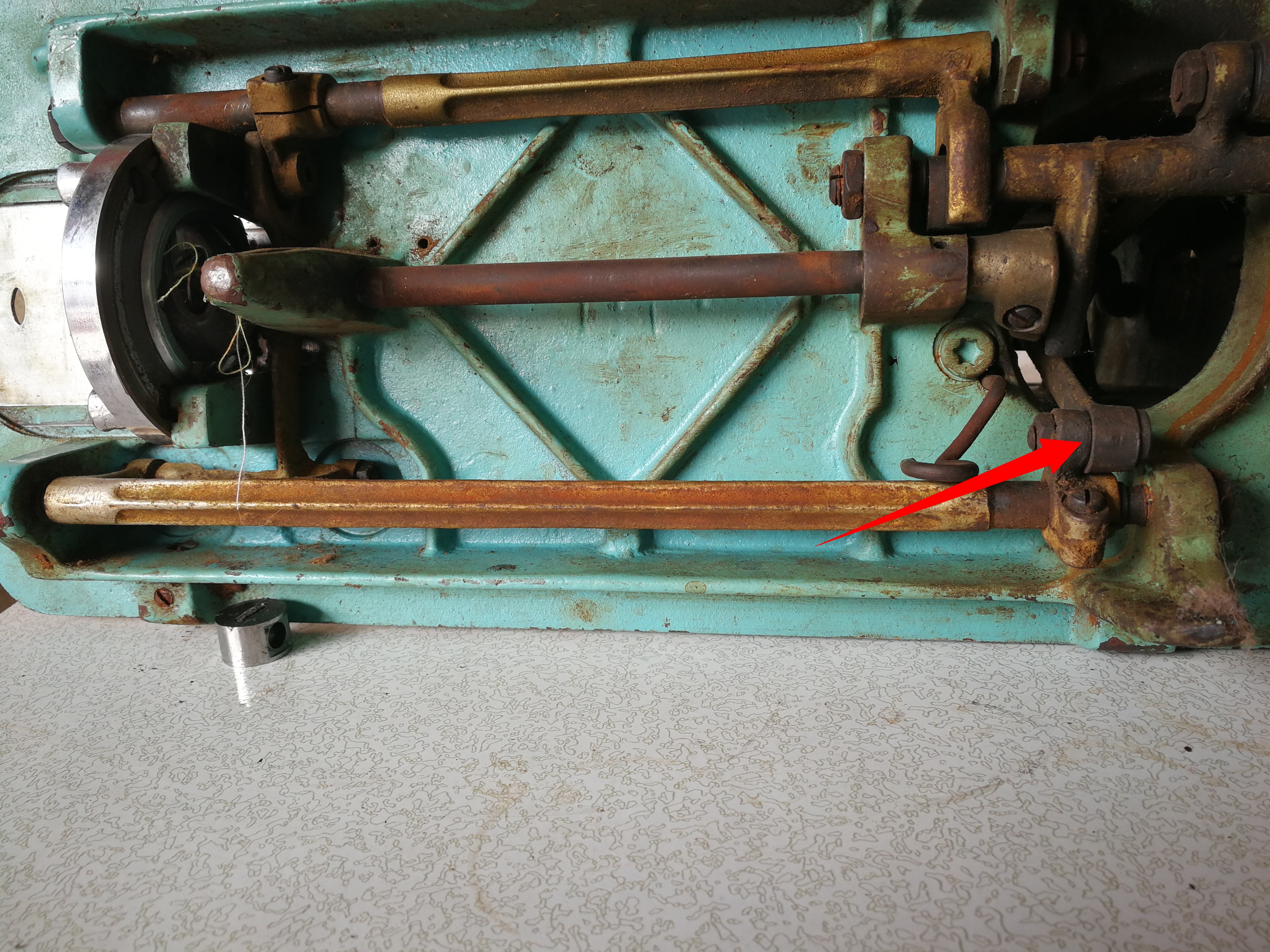 小型电缝纫机声音大解决方法,缝纫机踩起来声音很大怎么解决