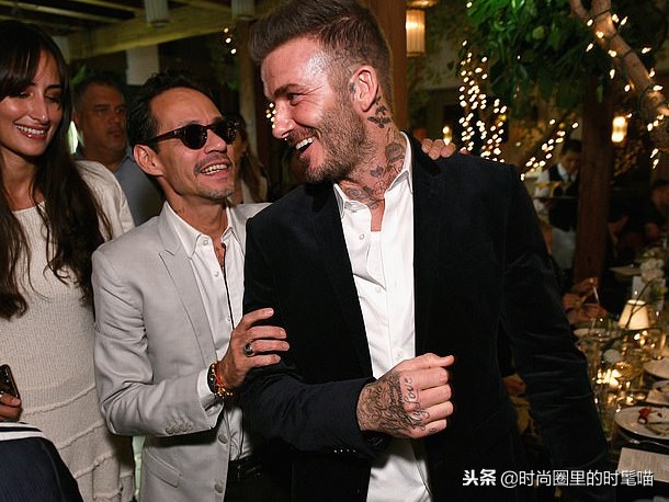 足球先生“老贝”真有品味！时髦穿搭很有男人味，唯独鞋子不搭调