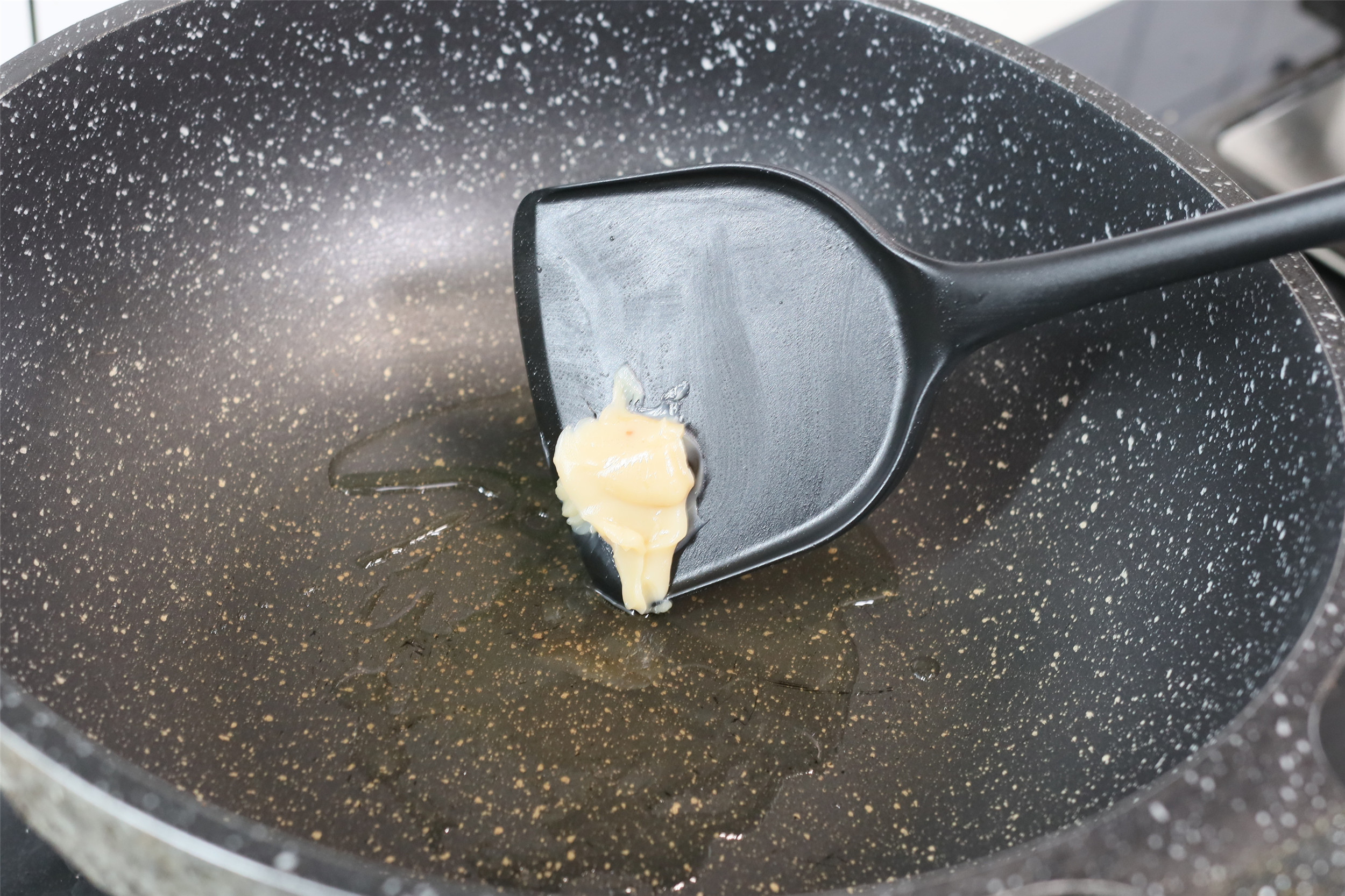 素炒手撕包菜加粉条,素炒手撕包菜不放辣椒