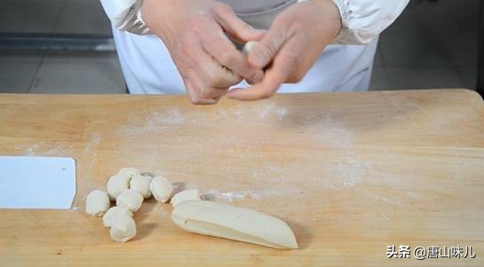 包元宝水饺的手法视频慢动作,儿童手工元宝水饺慢动作教程