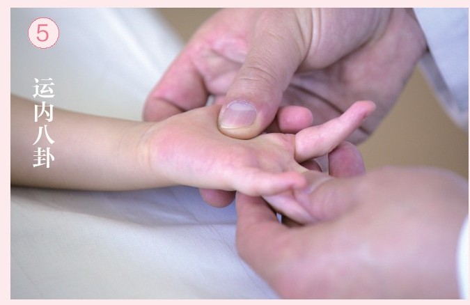 推拿止呕吐最有效的办法,小儿上吐下拉推拿手法