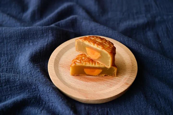 吃月饼是必不可少的英文,中秋吃月饼幼儿园简短介绍