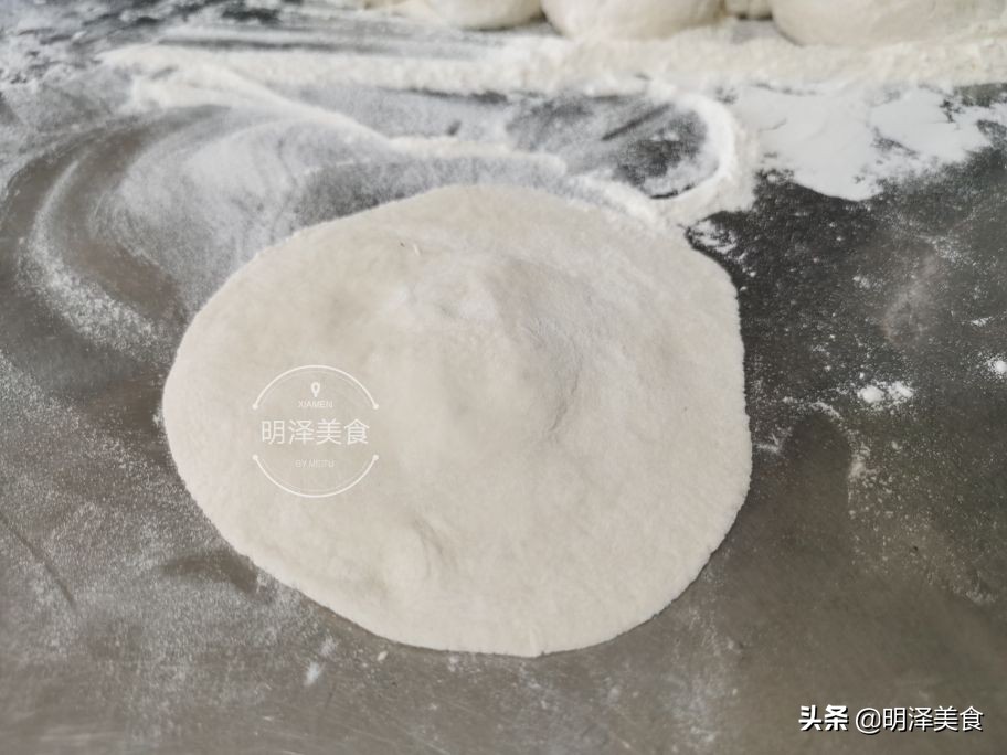 这种蔬菜很少生虫，用它做馅蒸包子，味道鲜香，我一次能吃四五个