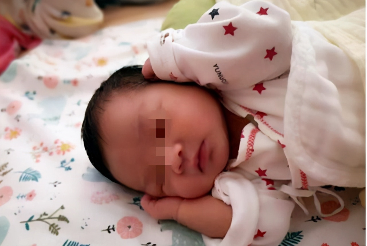 新生婴儿一个月重多少斤是正常,婴儿体重一个月长多少斤算正常