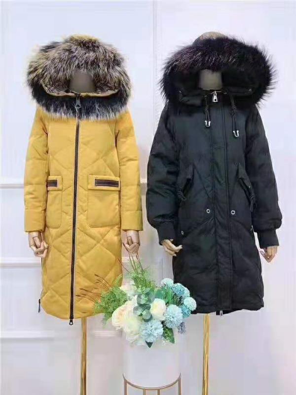 品牌羽绒服折扣女装尾货批发,广州服装工厂库存尾货羽绒服