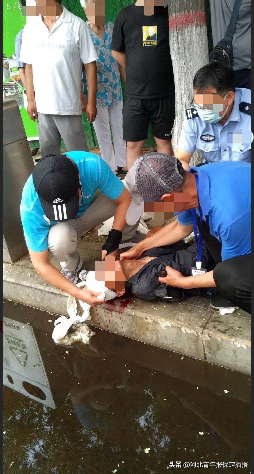 男子倒地癫痫急救,男子突发癫痫被成功救助