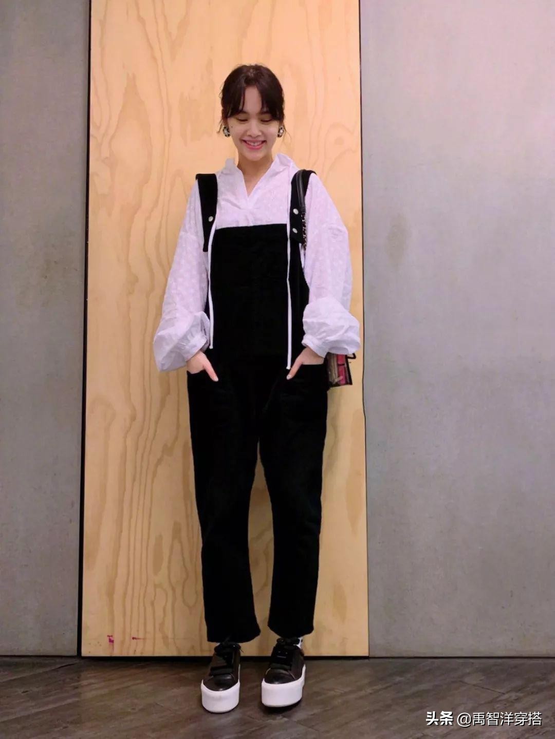 阔腿裤已经out了现在流行初恋裤,还在穿阔腿裤现在流行的是初恋裤