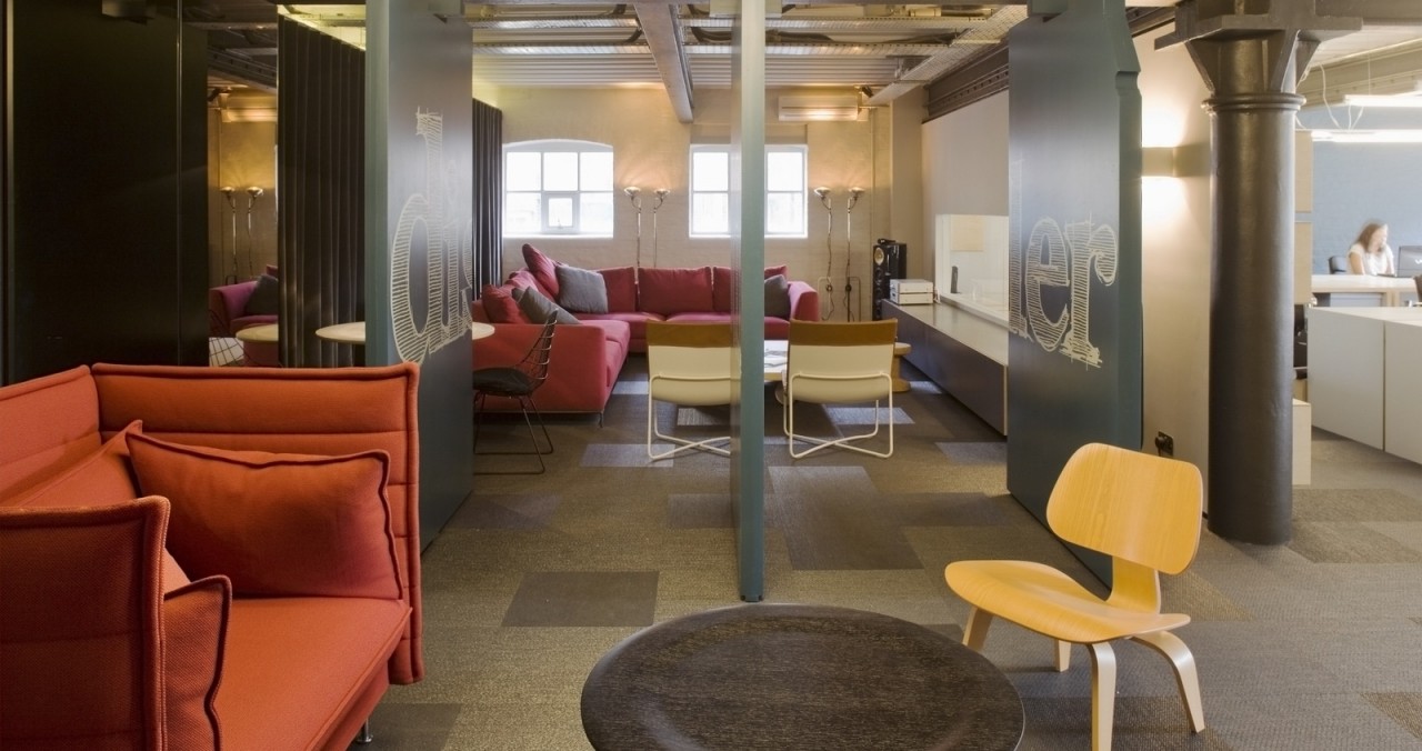 打工人该用哪种午睡姿势,没有床最好的午休姿势