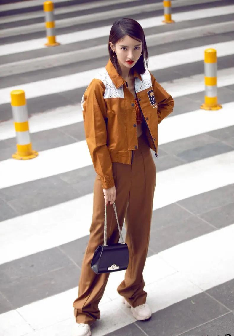 乘风破浪的姐姐金晨私下打扮,乘风破浪一初舞台金晨