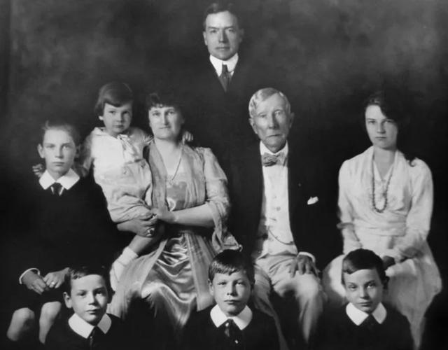 洛克菲勒给穷人们的忠告与定律,洛克菲勒谈人迷茫了该怎么办