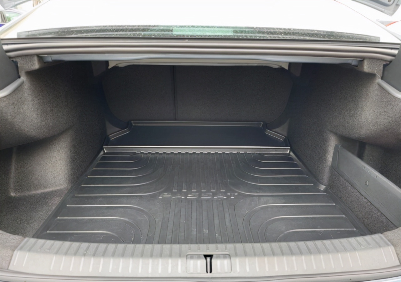 恭喜车主喜提新车帕拉梅拉,大众帕萨特跑13万公里