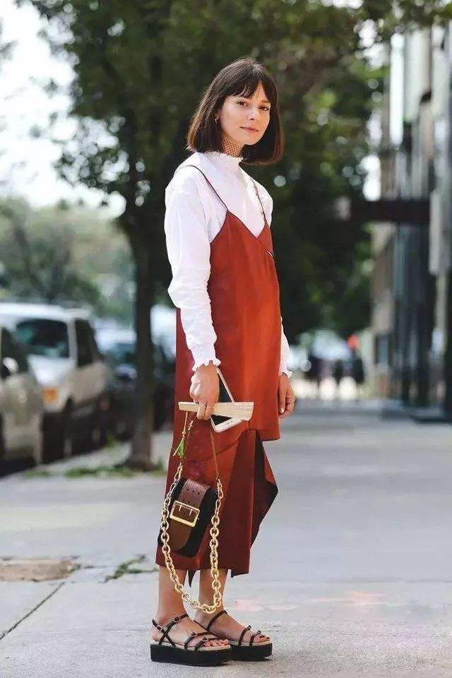 女人不要试图打扮自己,丝绒裙高级穿搭