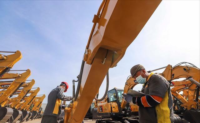 搞挖机挣的钱都去哪了,搞挖机的挣不挣钱