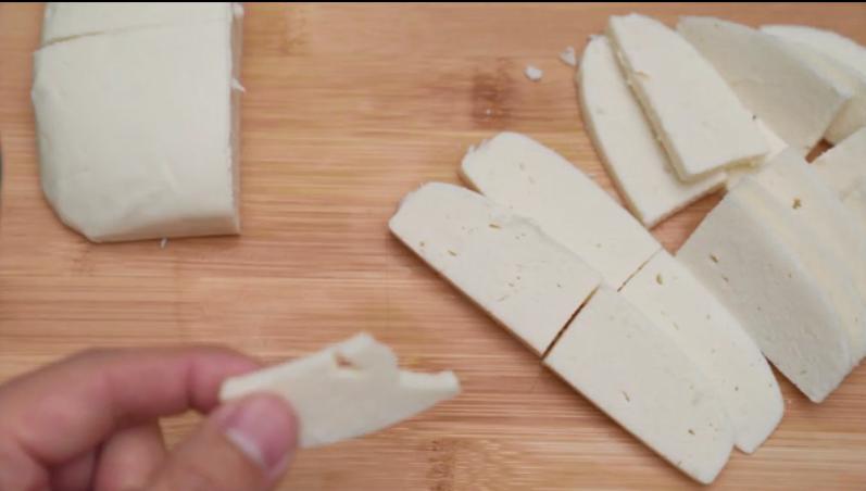 继鲱鱼罐头和黑蒜之后，制造孕吐博主的奶豆腐究竟是何方神圣？