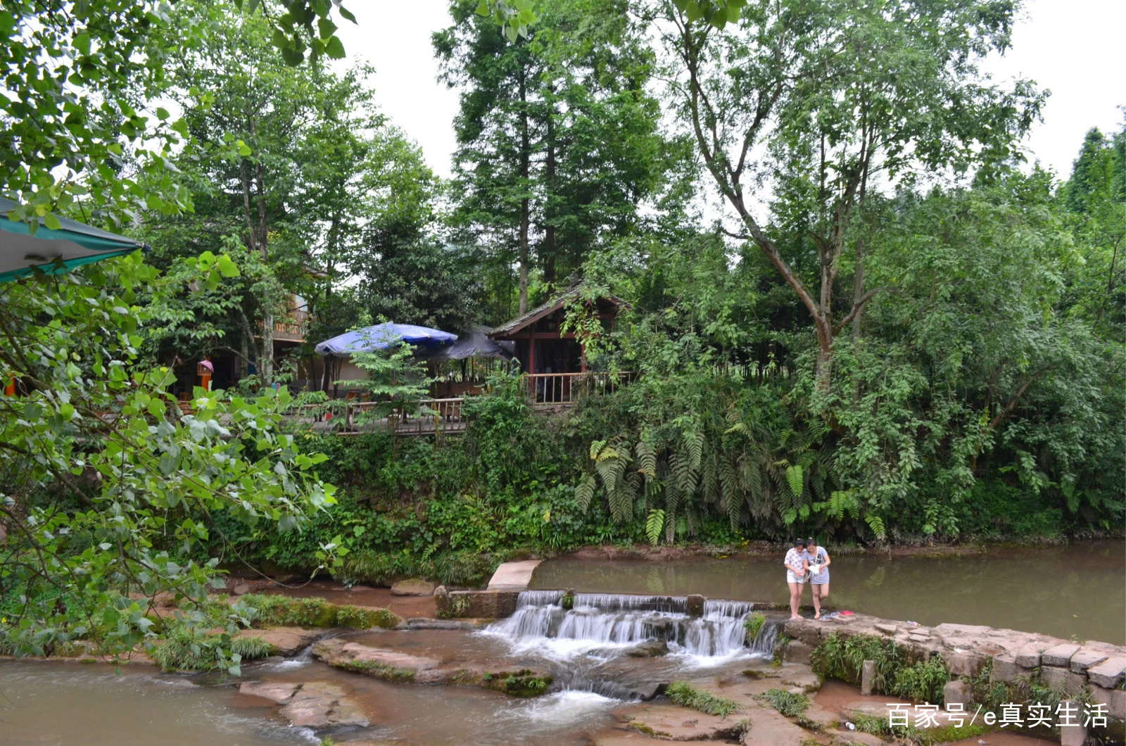 上里古镇，一个名副其实的古镇，人很少，跟丽江大研古城有的一比