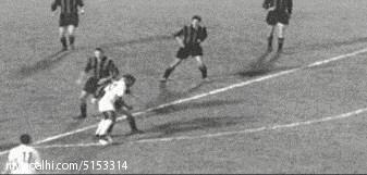 王的两面人生:球技成圣,大嘴无脑的贝利