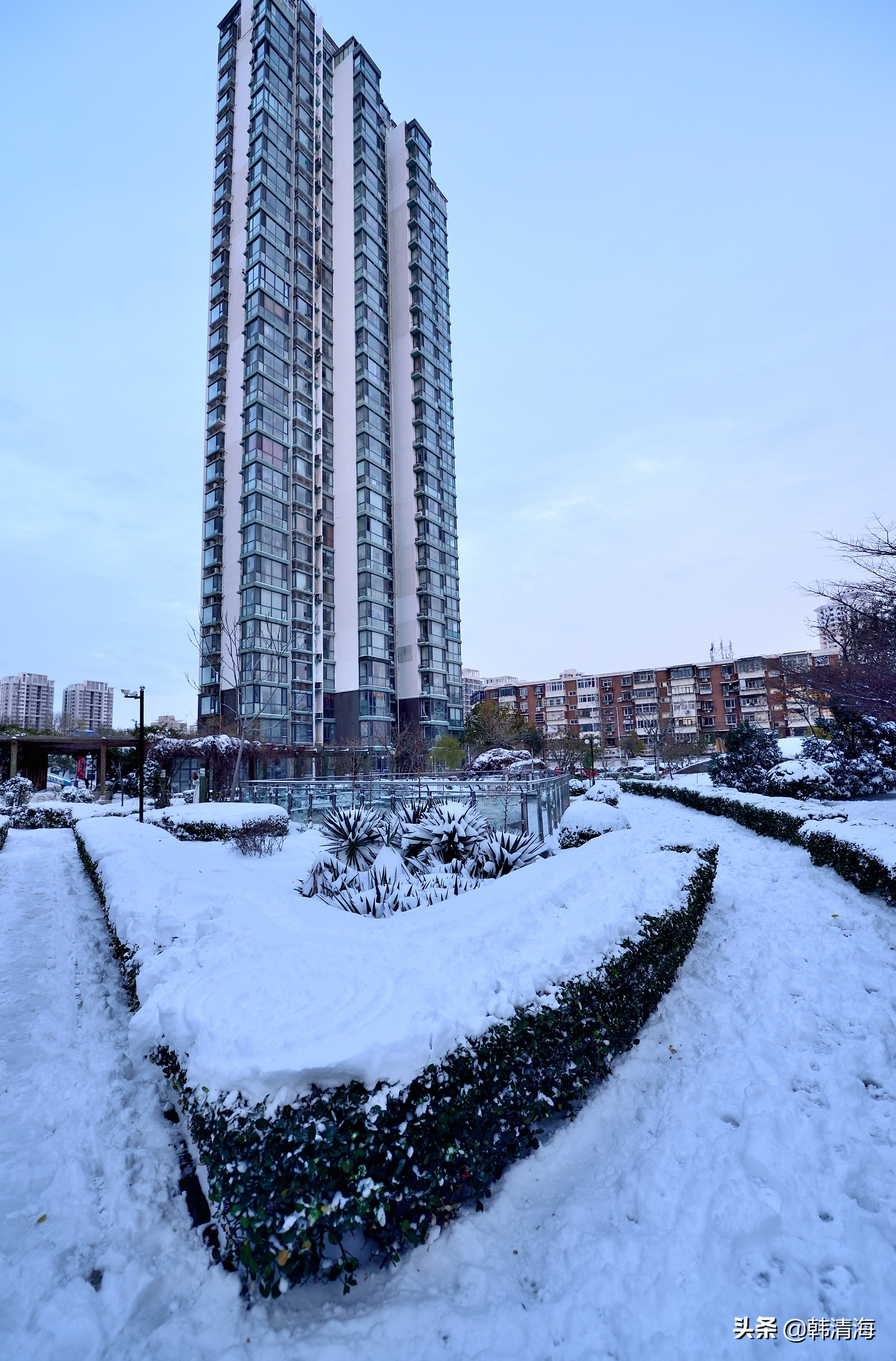 2021天津第一雪水畔花园小区装扮得更加圣洁和美丽