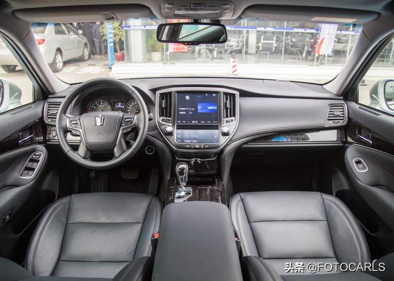 丰田皇冠2.5升四驱豪华版价格,丰田皇冠2024款最新款银色