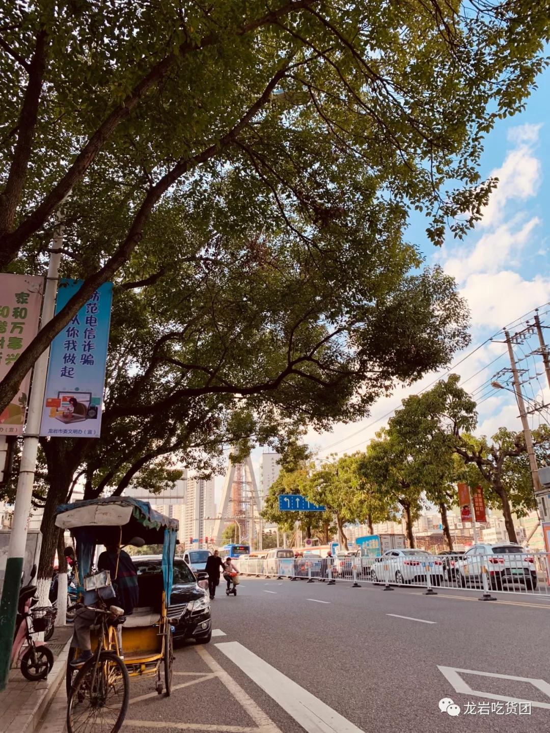 重庆渝北龙兴广场附近购物商场,前方到站工贸